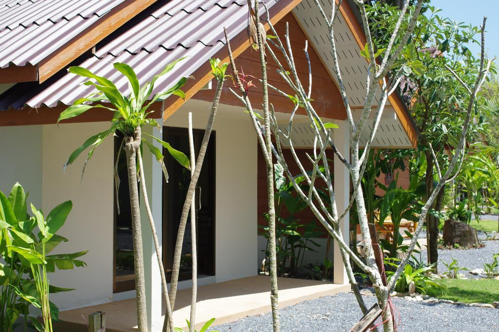 सहारा Thai House